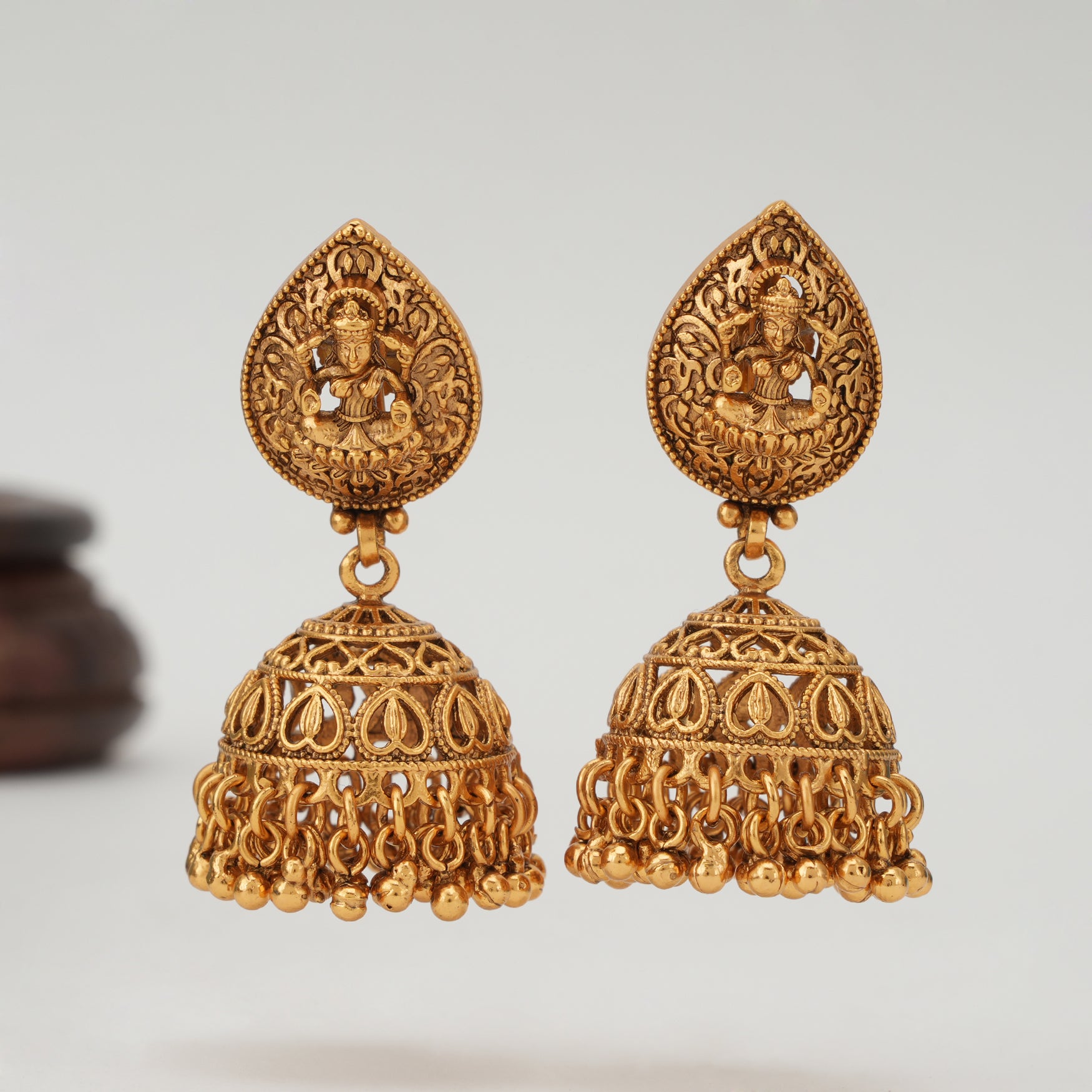 Maa Lakshmi plain gold jhumka earring