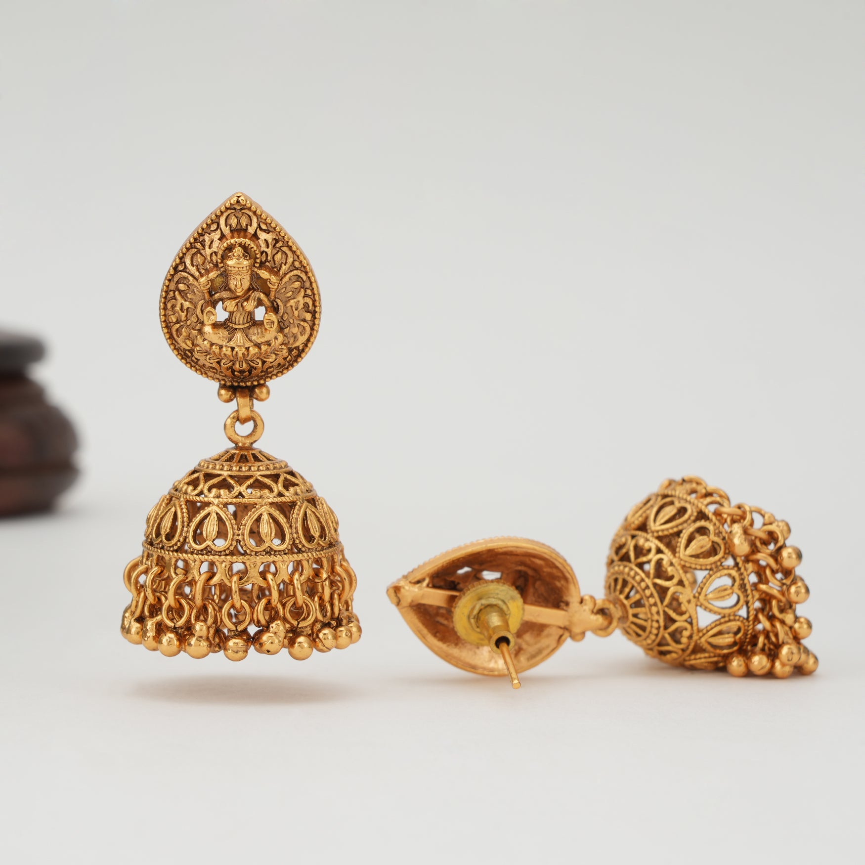 Maa Lakshmi plain gold jhumka earring
