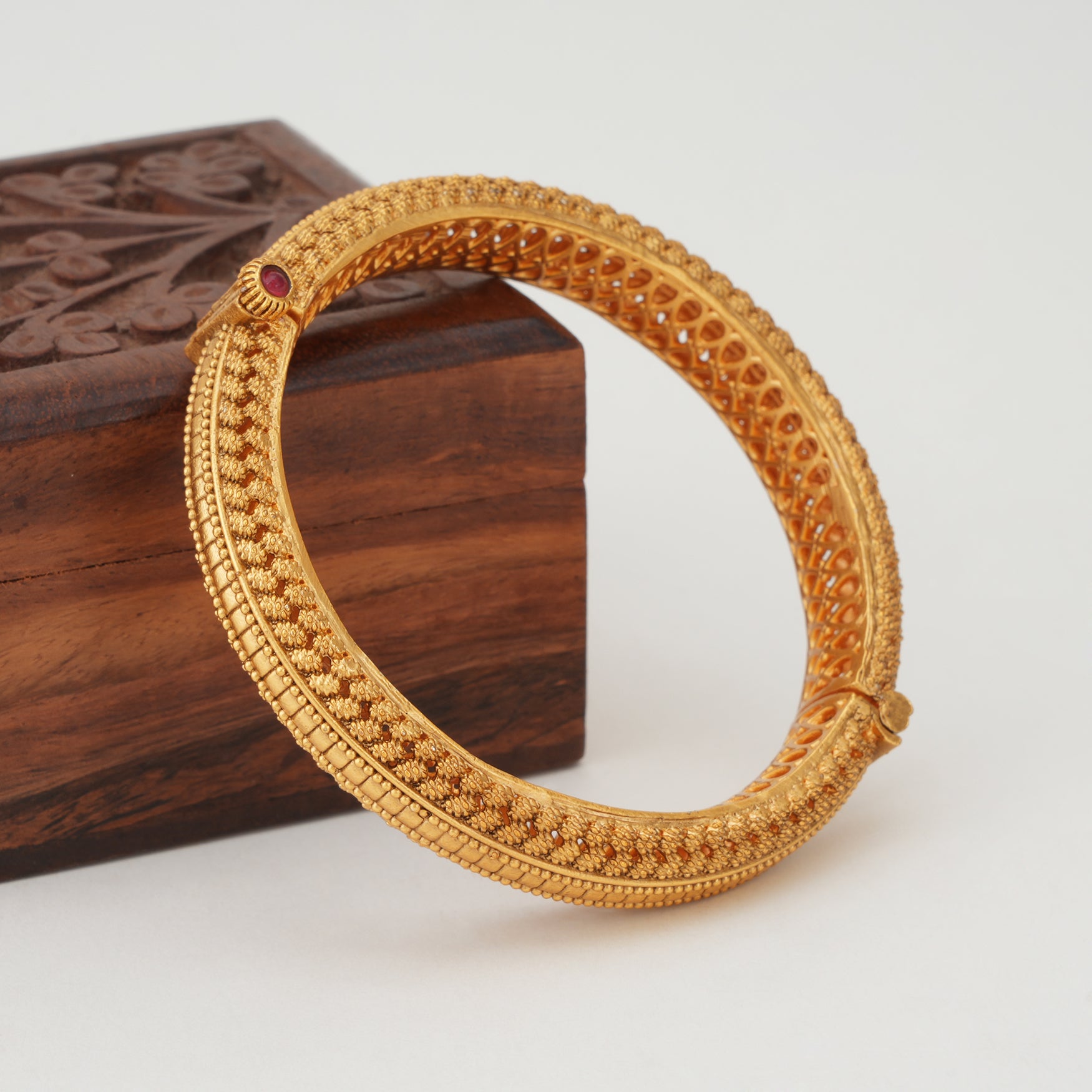 Stunning plain gold broad kada