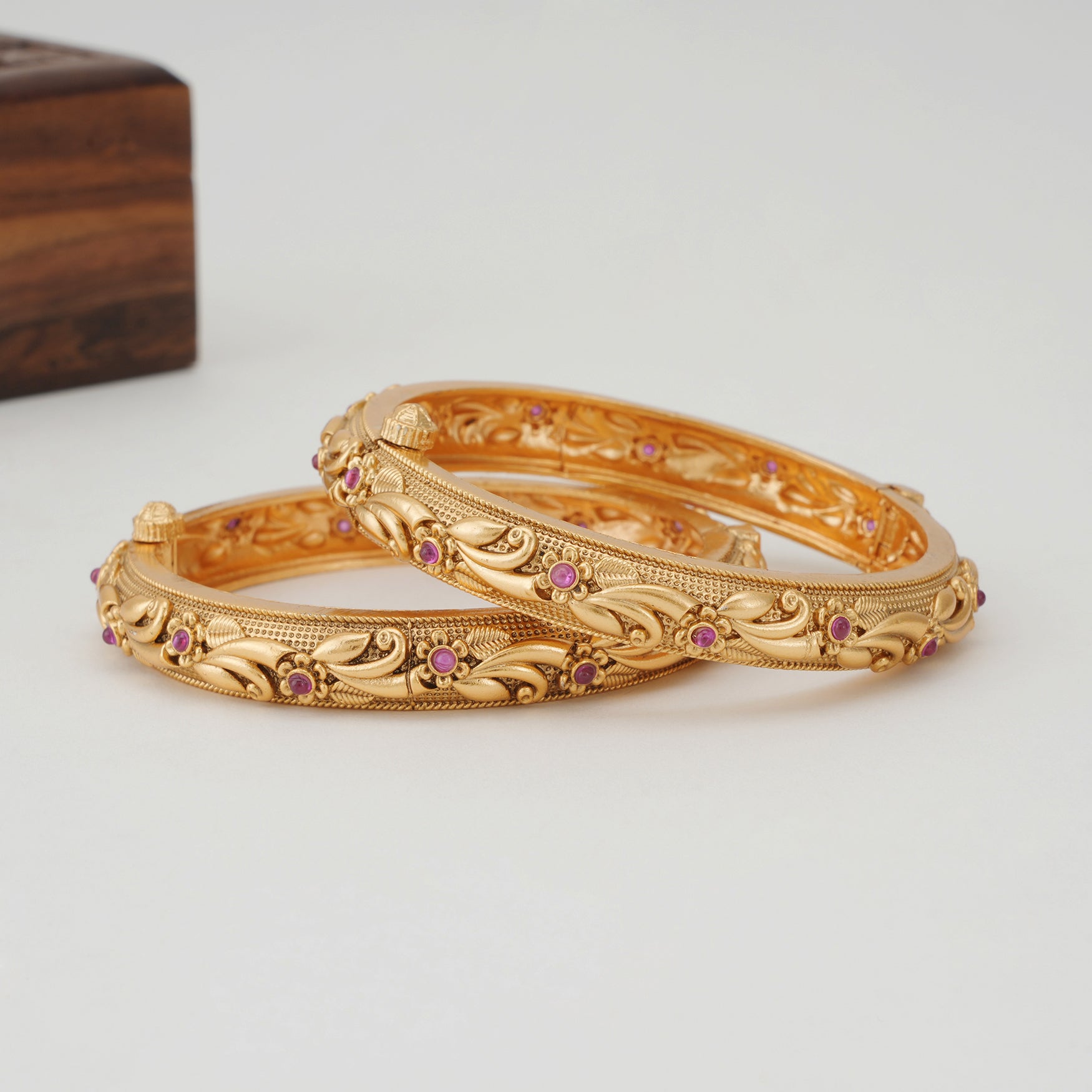 Beautful gold ruby bangle set