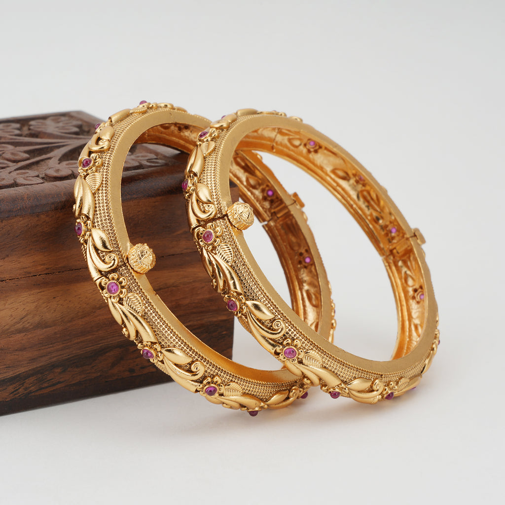 Beautful gold ruby bangle set