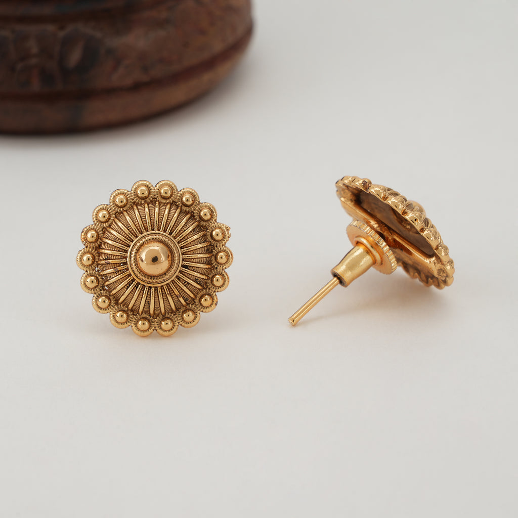 Stunning cute plain gold stud