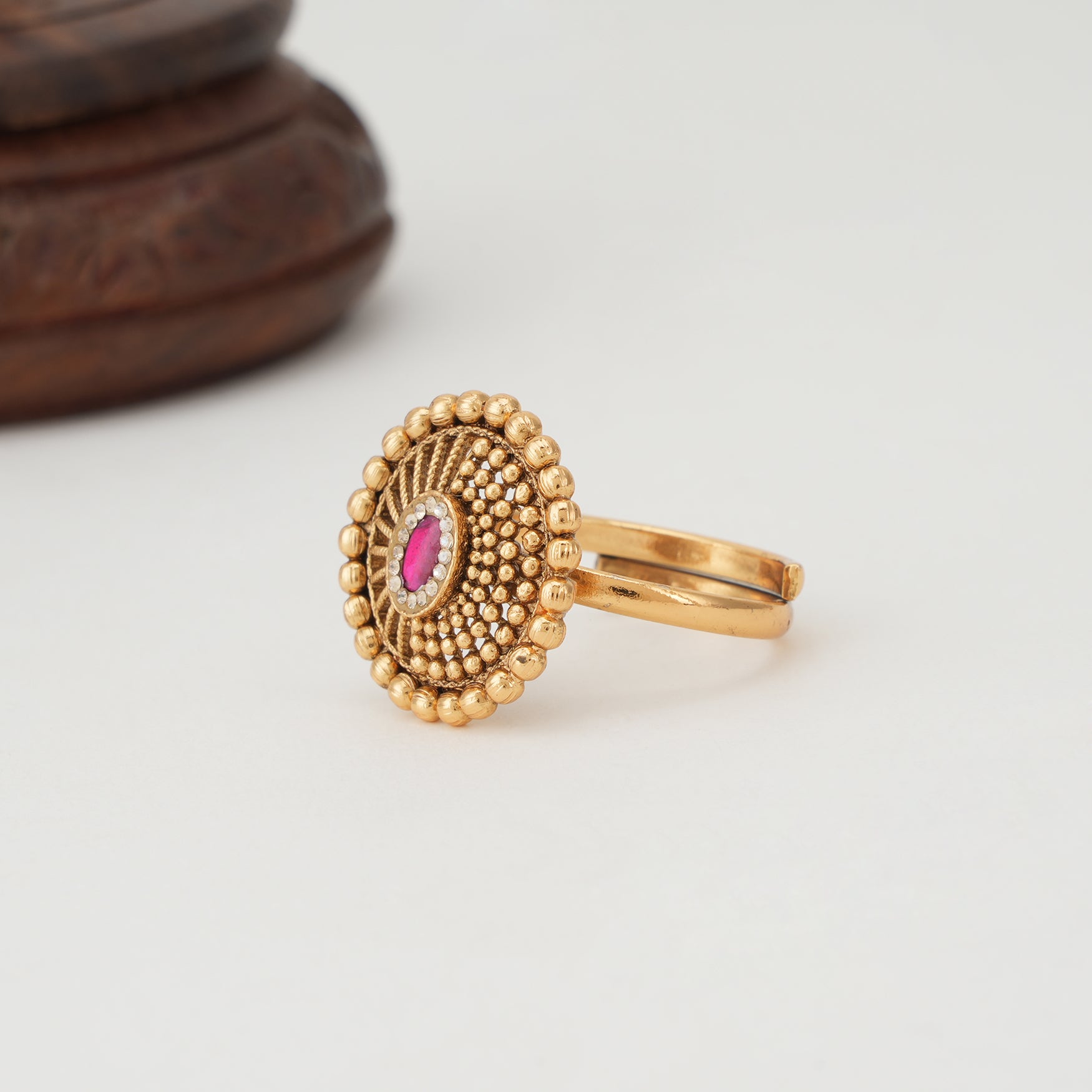 Cute plain gold finger ring