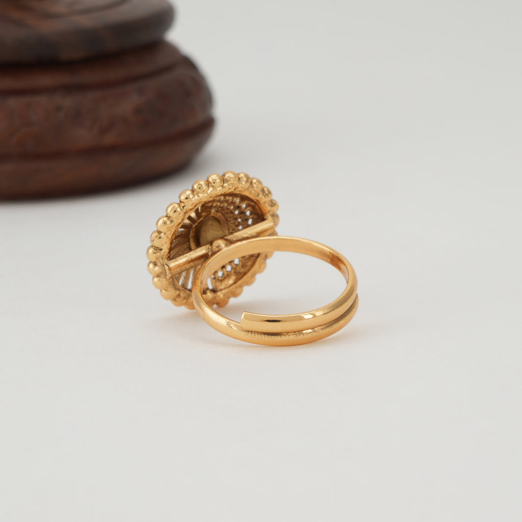 Cute plain gold finger ring