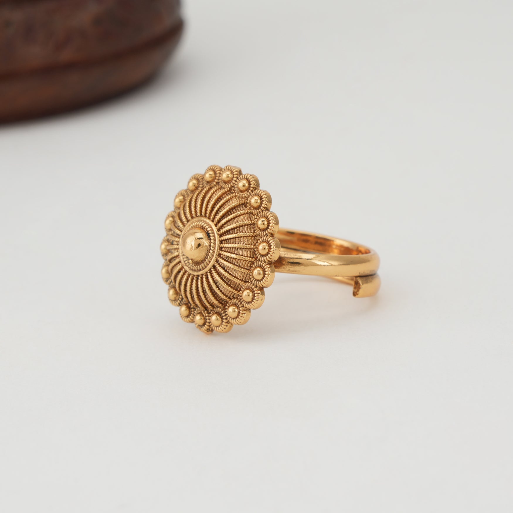 Plain gold finger ring