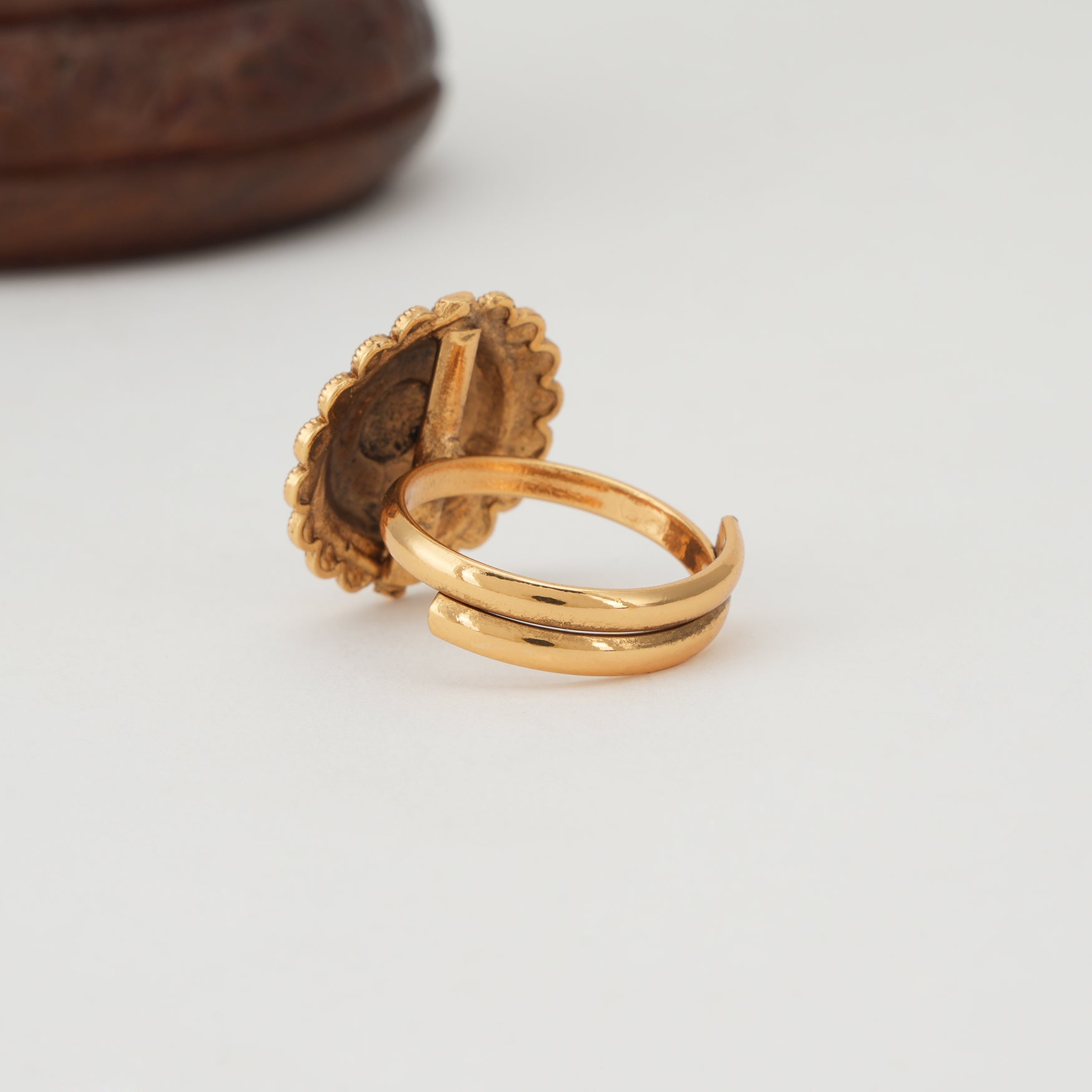 Plain gold finger ring