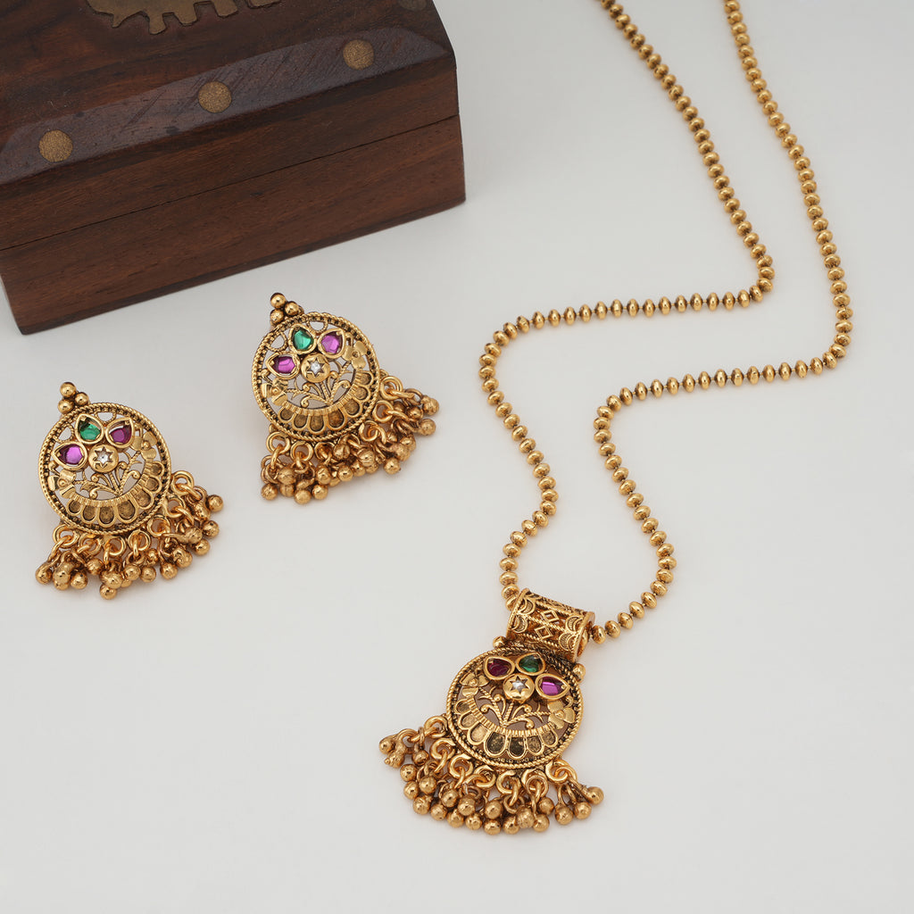 Beautiful stone gold pendant set with earring