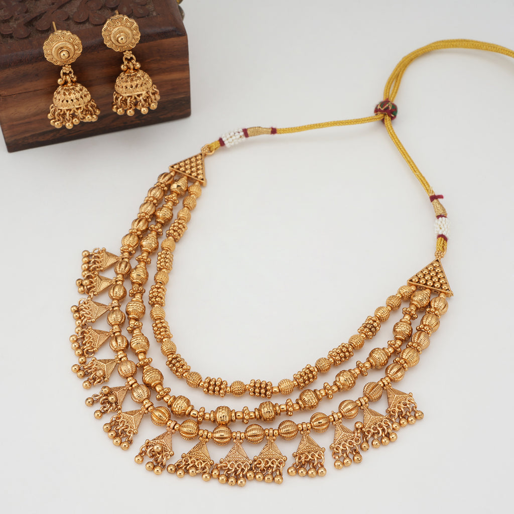 Beautiful plain gold necklace set