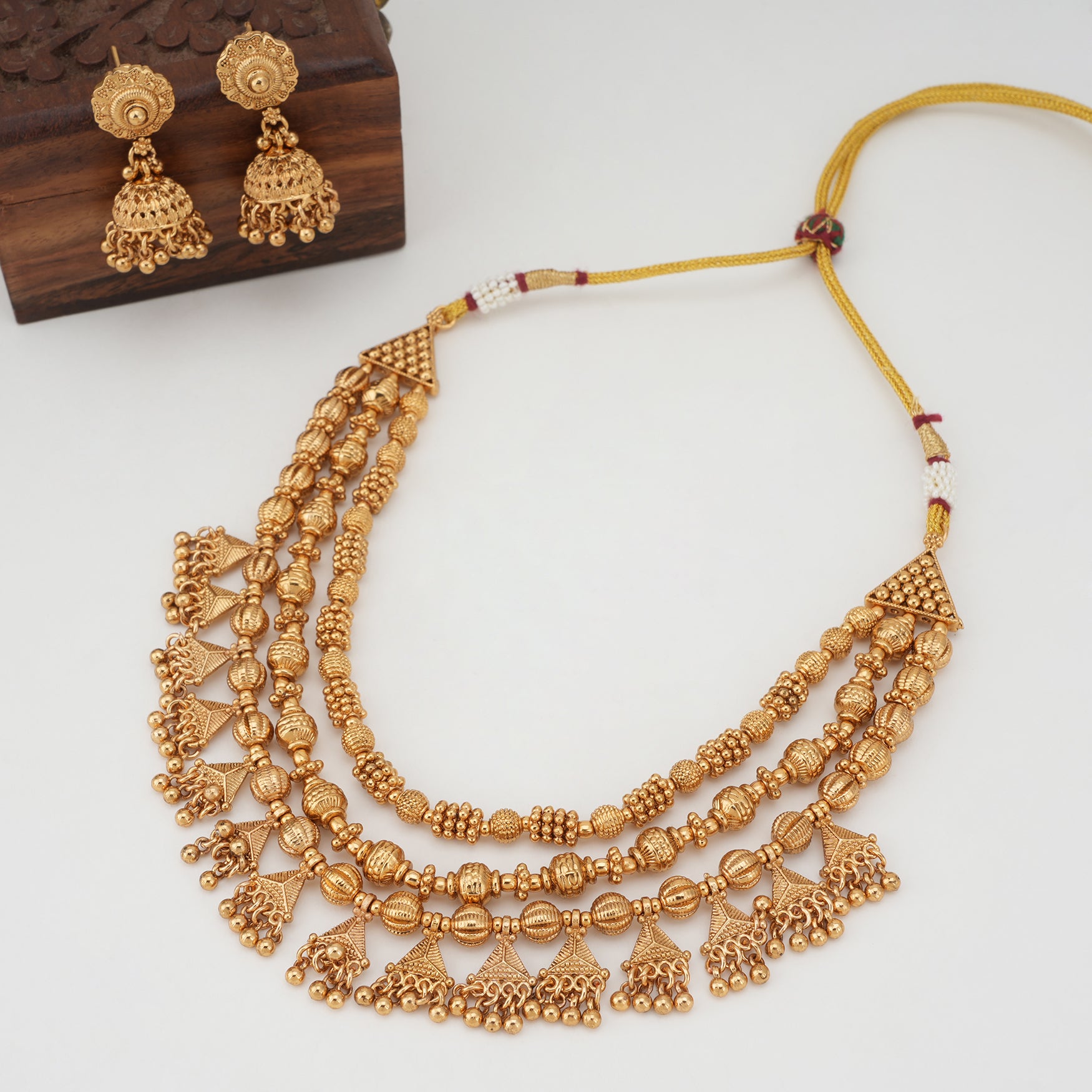 Beautiful plain gold necklace set