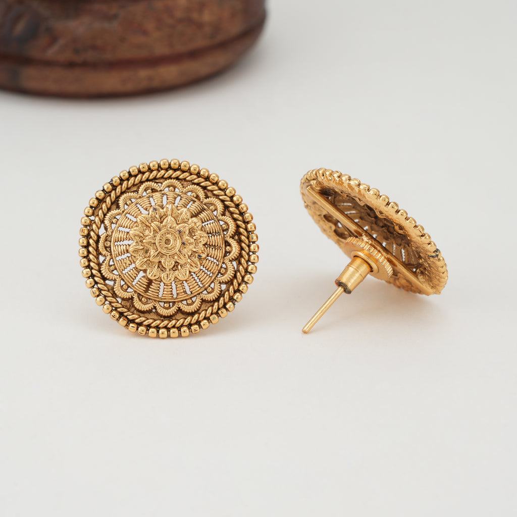 Plain stunning floral stud earring