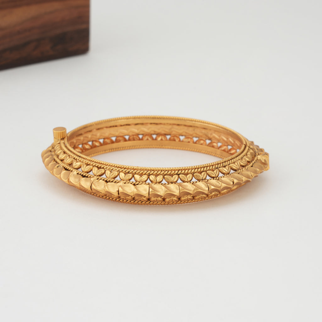 Stunning plain gold pacheli kada bangle