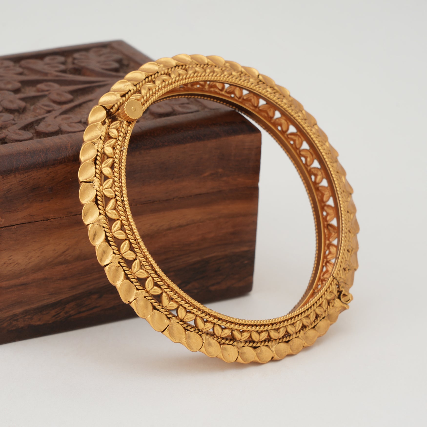 Stunning plain gold pacheli kada bangle