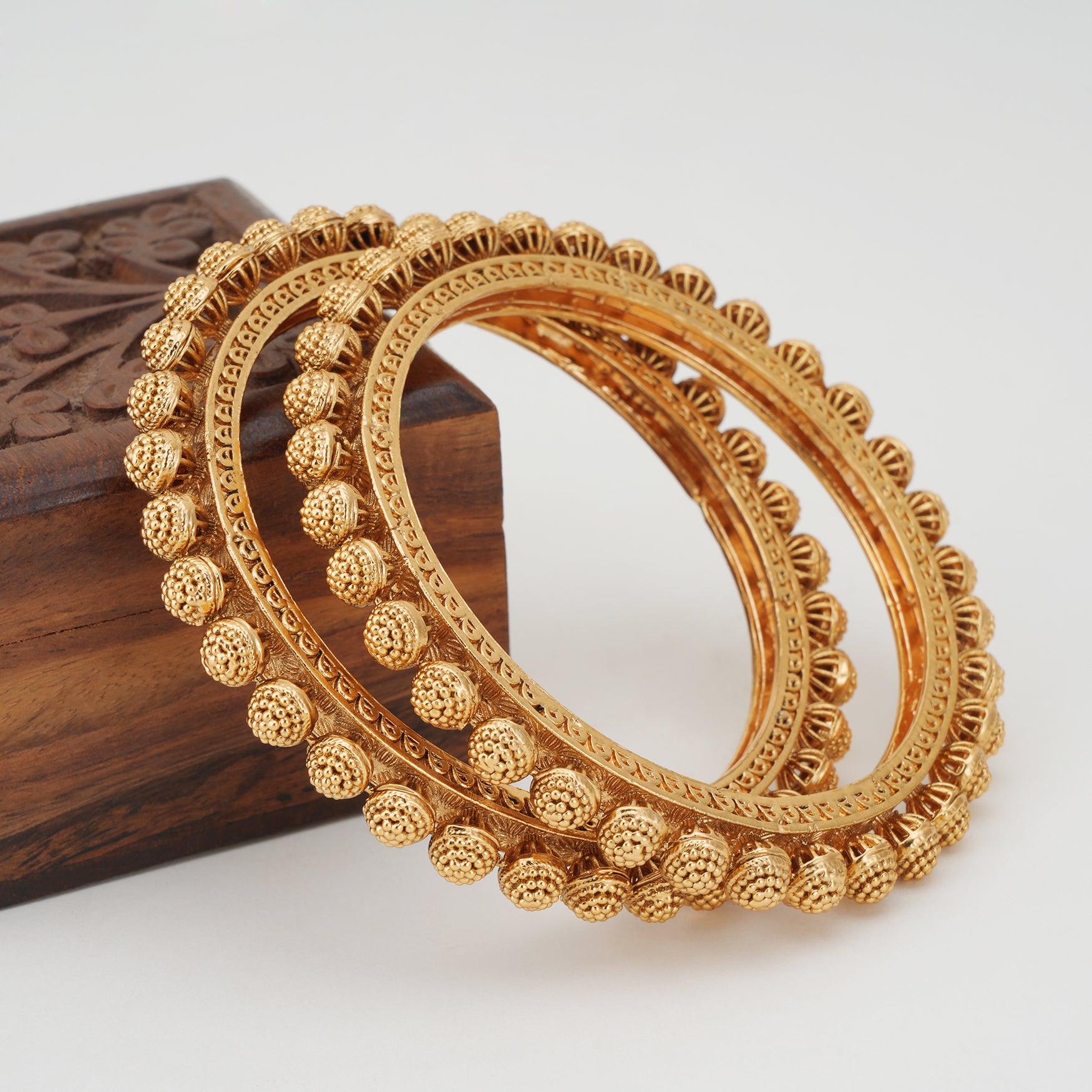 Stunning plain gold pacheli bangle set