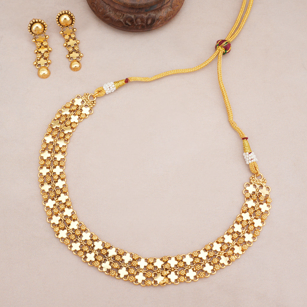 Stunning plain gold necklace set