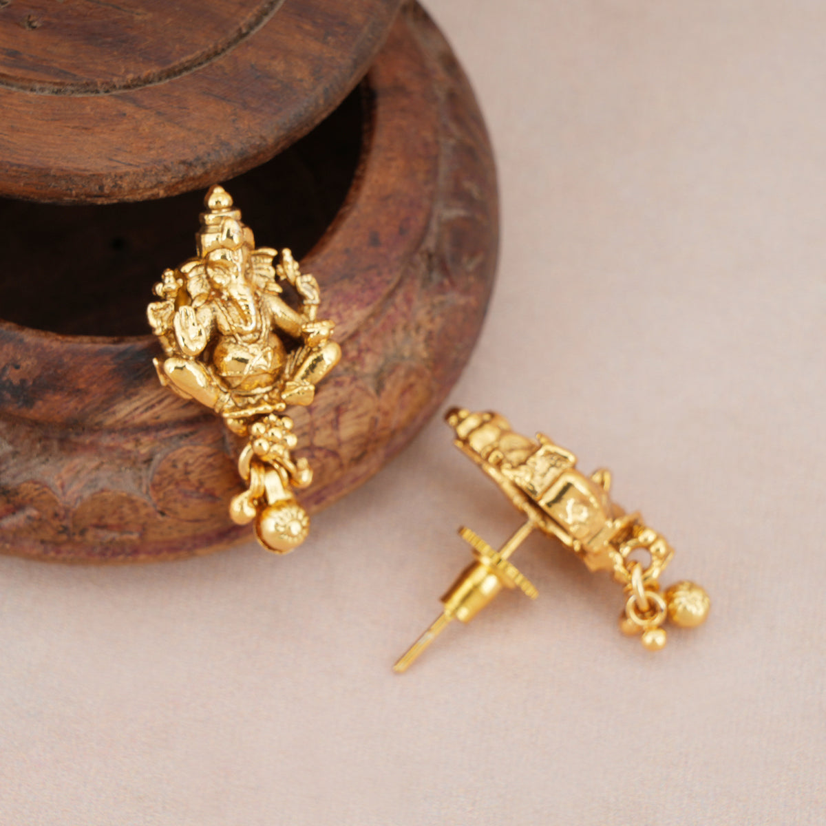 Stunning antique gold ganesh pendant set
