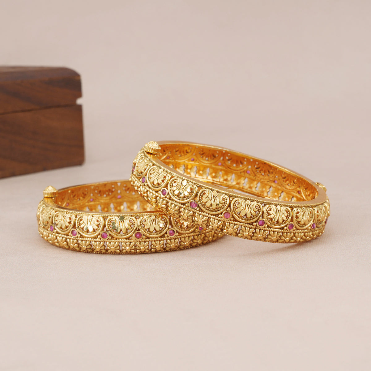 Beautiful antique gold stone bangle set