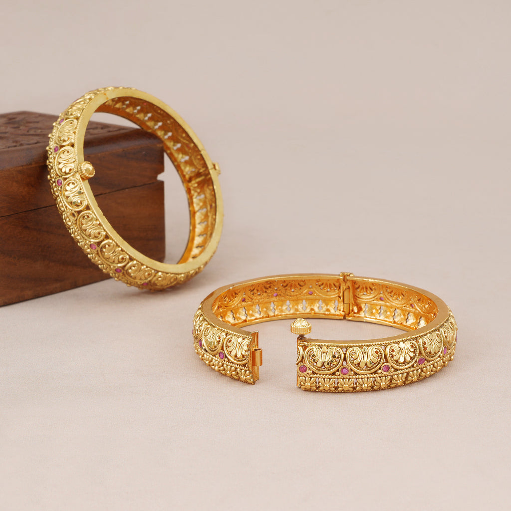 Beautiful antique gold stone bangle set