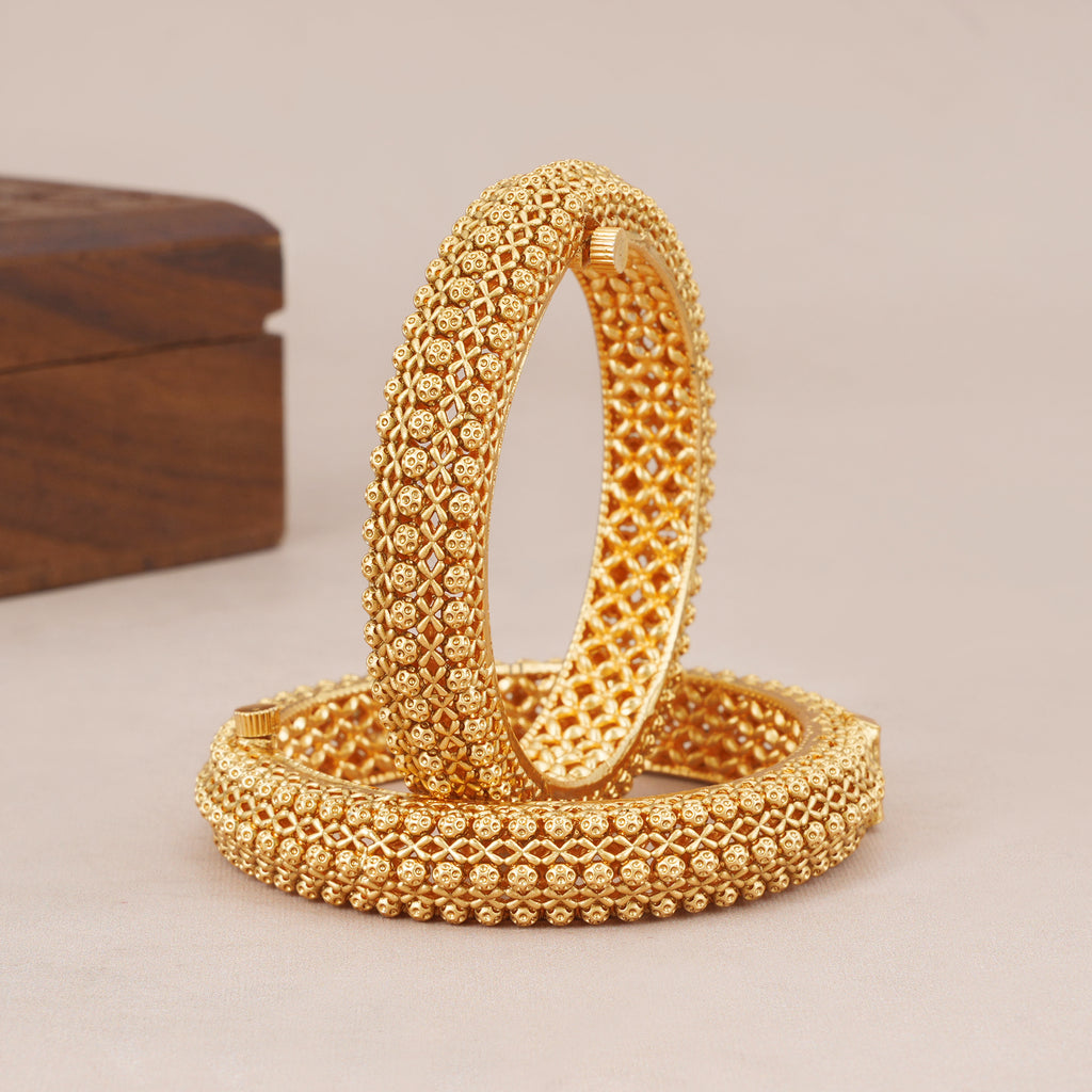 Stunning plain antique gold bangle set
