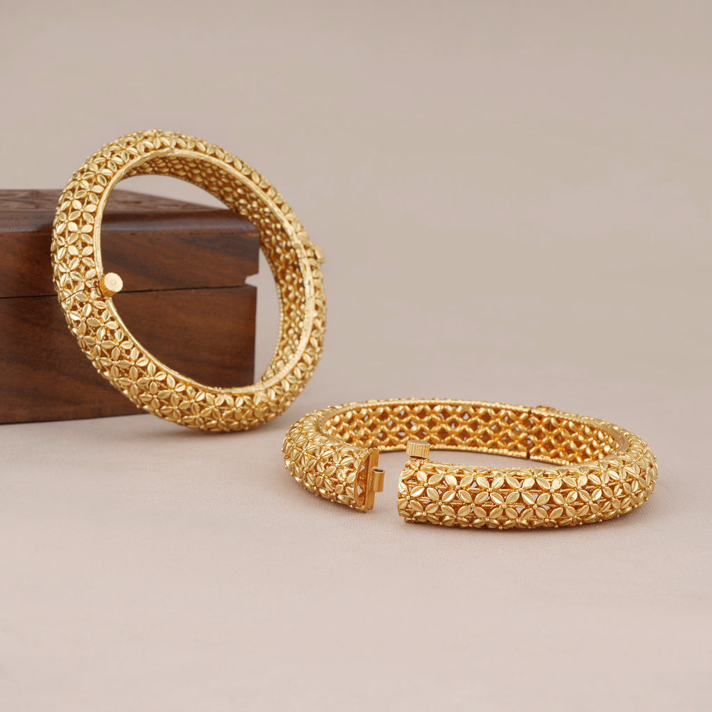 Beautiful antique gold floral leaf bangle set