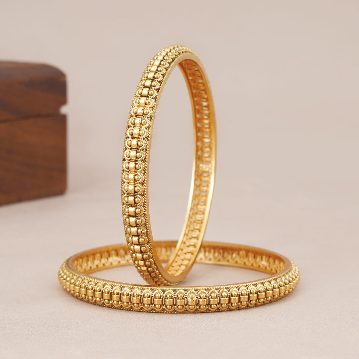 Stunning antique gold elegant bangle set
