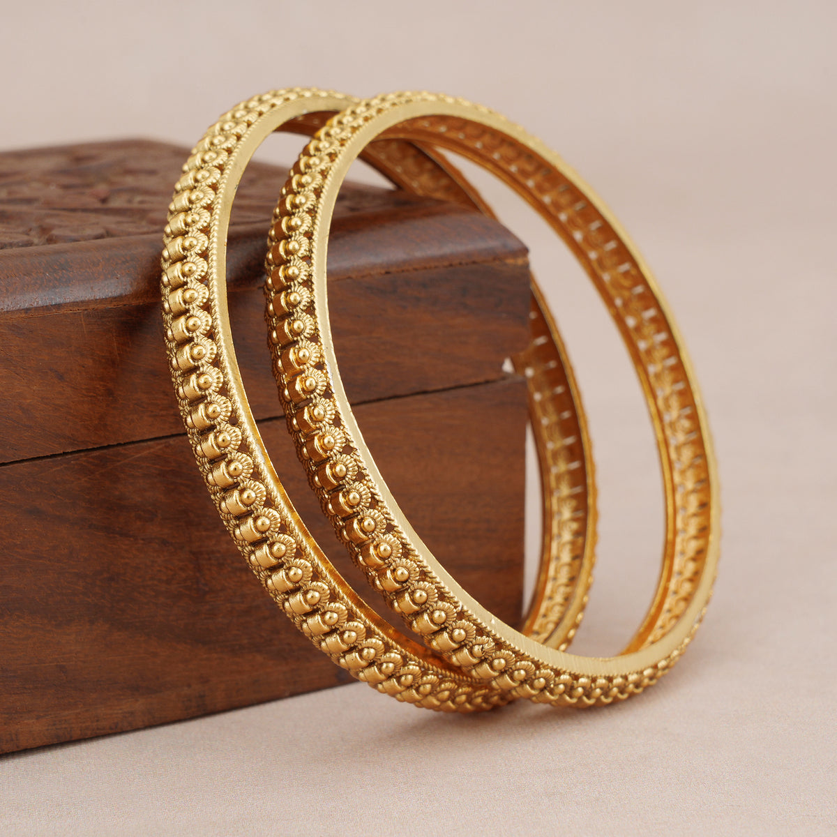 Stunning antique gold elegant bangle set
