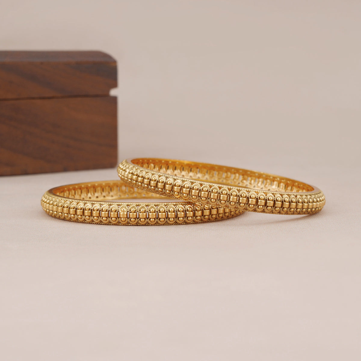 Stunning antique gold elegant bangle set