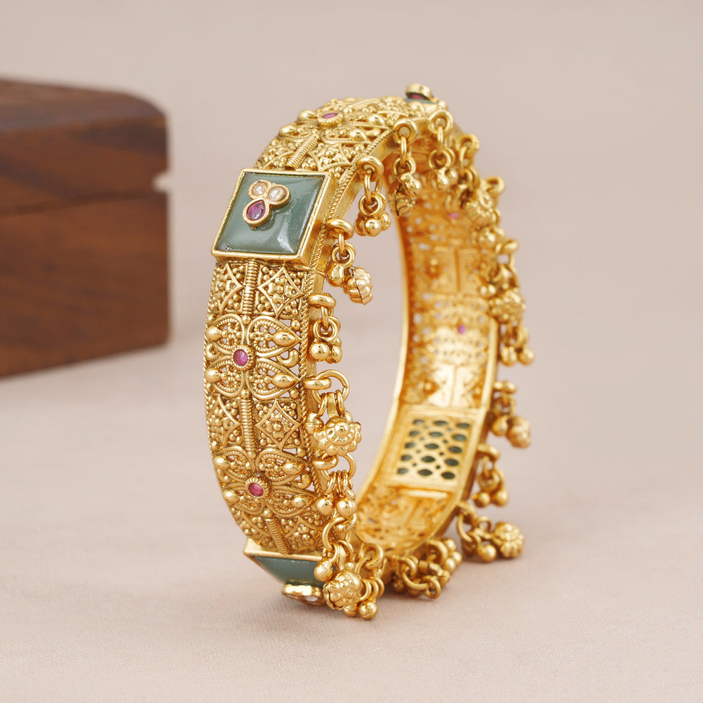 Stunning antique gold green stone kada