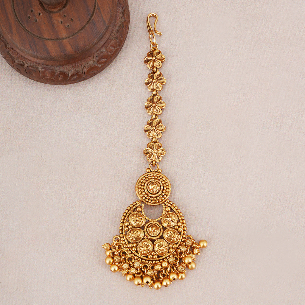 Stunning antique gold plain maangtika