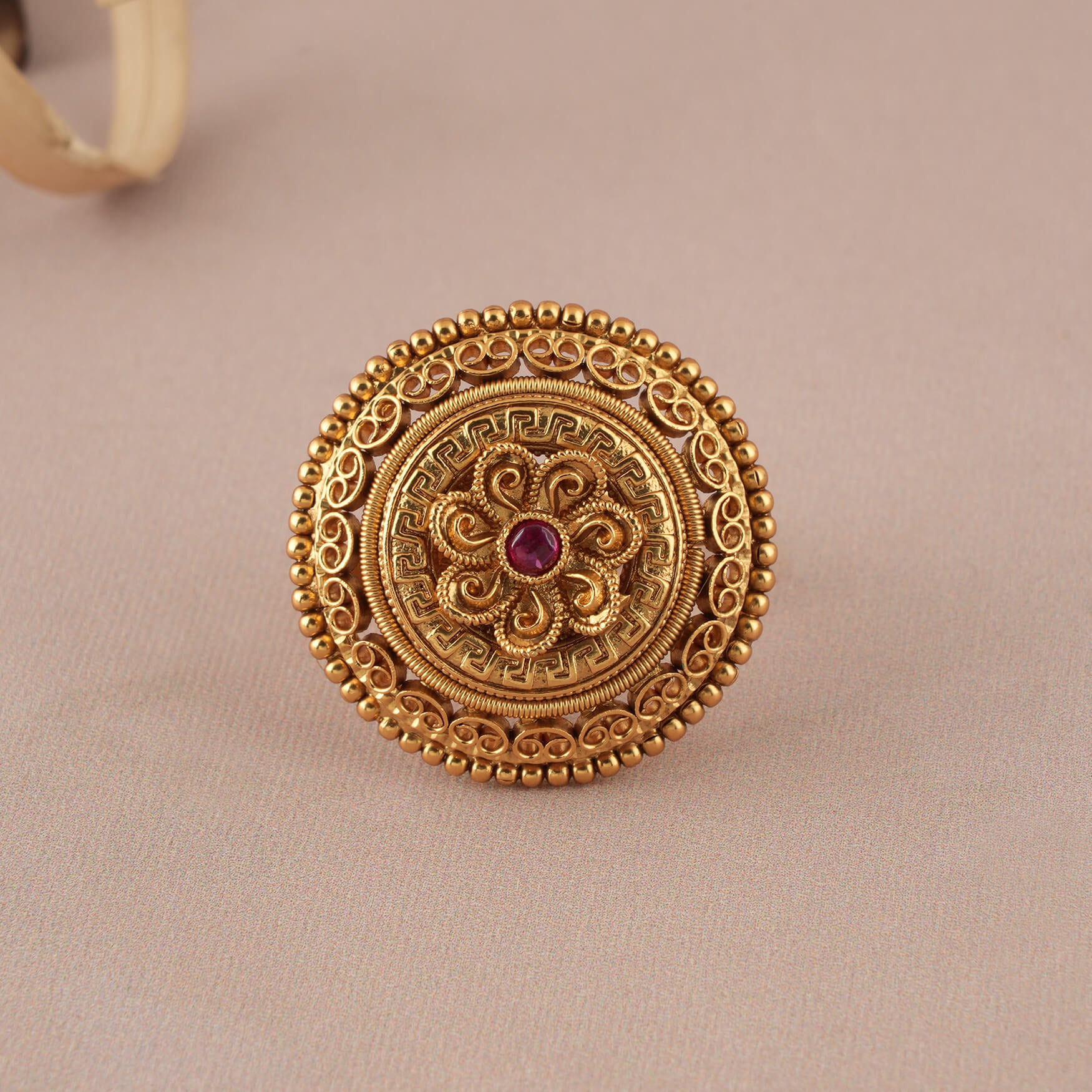 Gold Ring In Jodha Style In Round Sarcle Me Antique Gold Matt