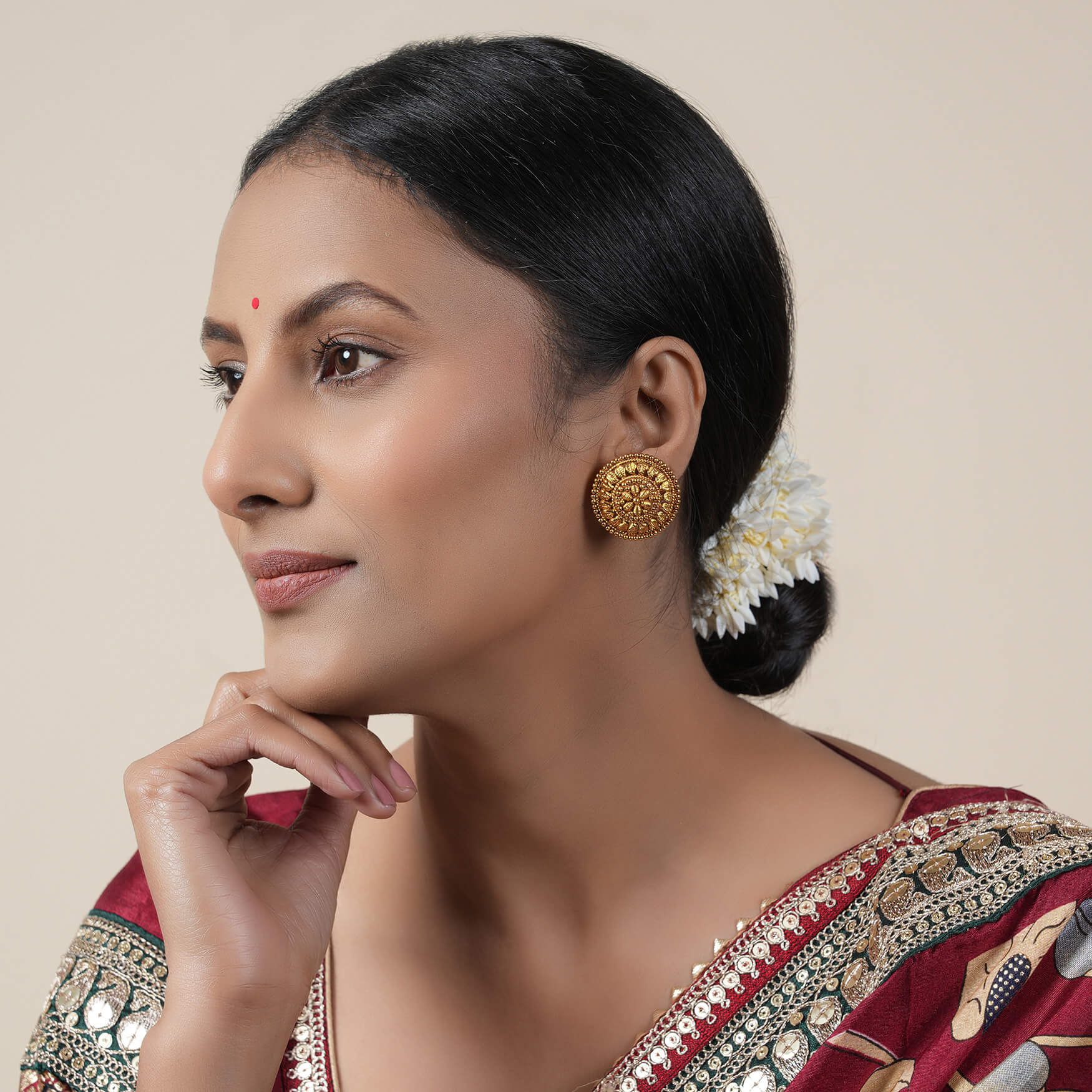 Round antique gold plated plain stud earring