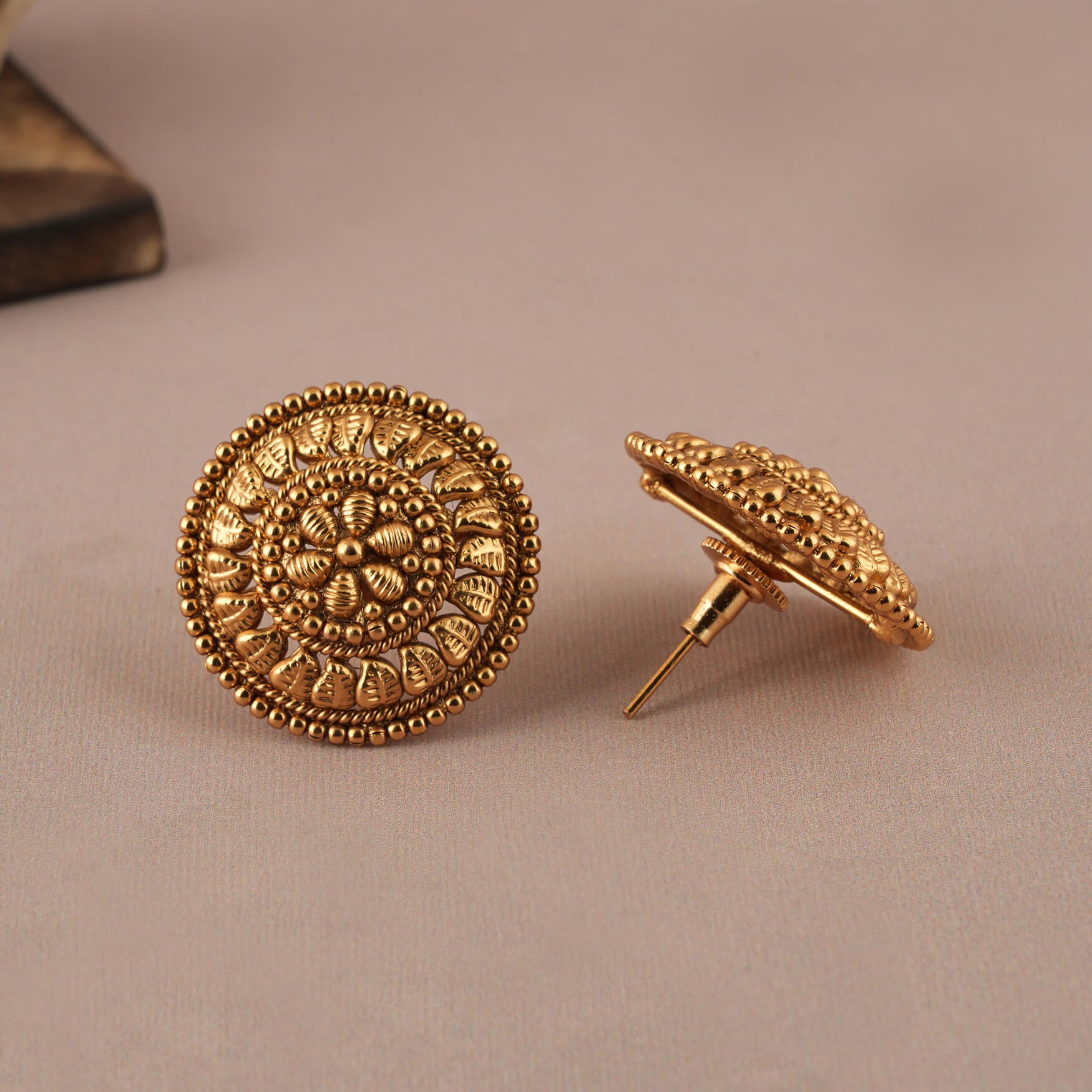 Round antique gold plated plain stud earring