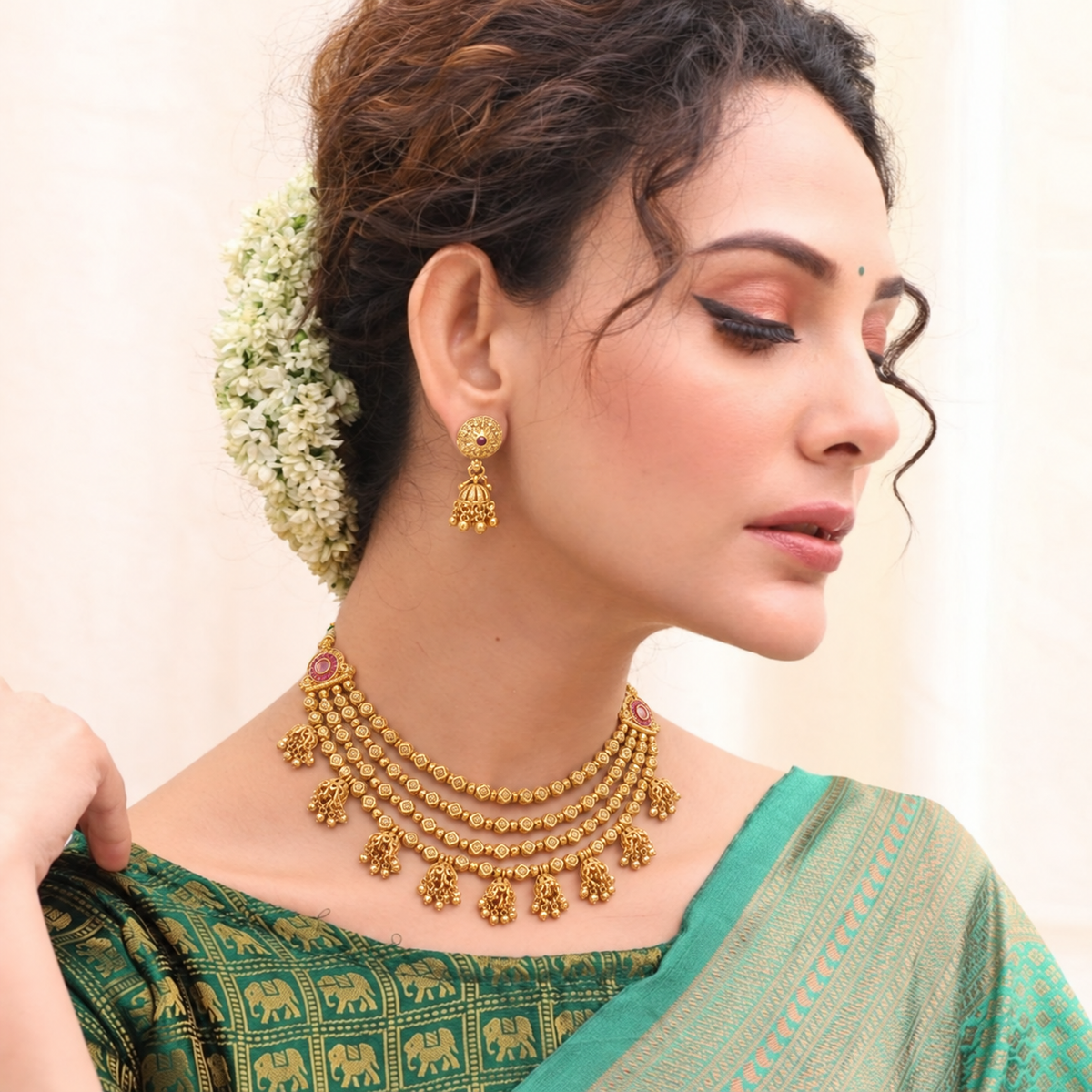 Beautiful antique gold layer necklace set