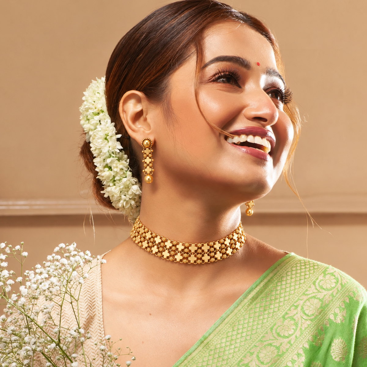 Stunning plain gold necklace set