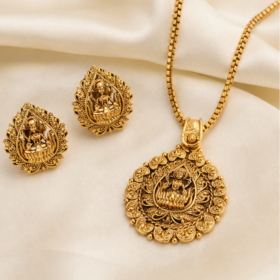 Antique Gold Plain Maa Lakshmi Pendant Set