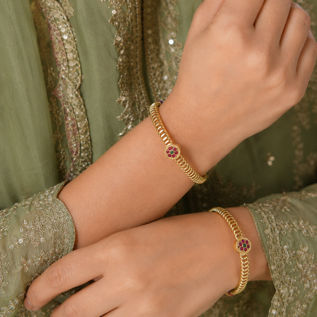 Gold spiral stone bangle set