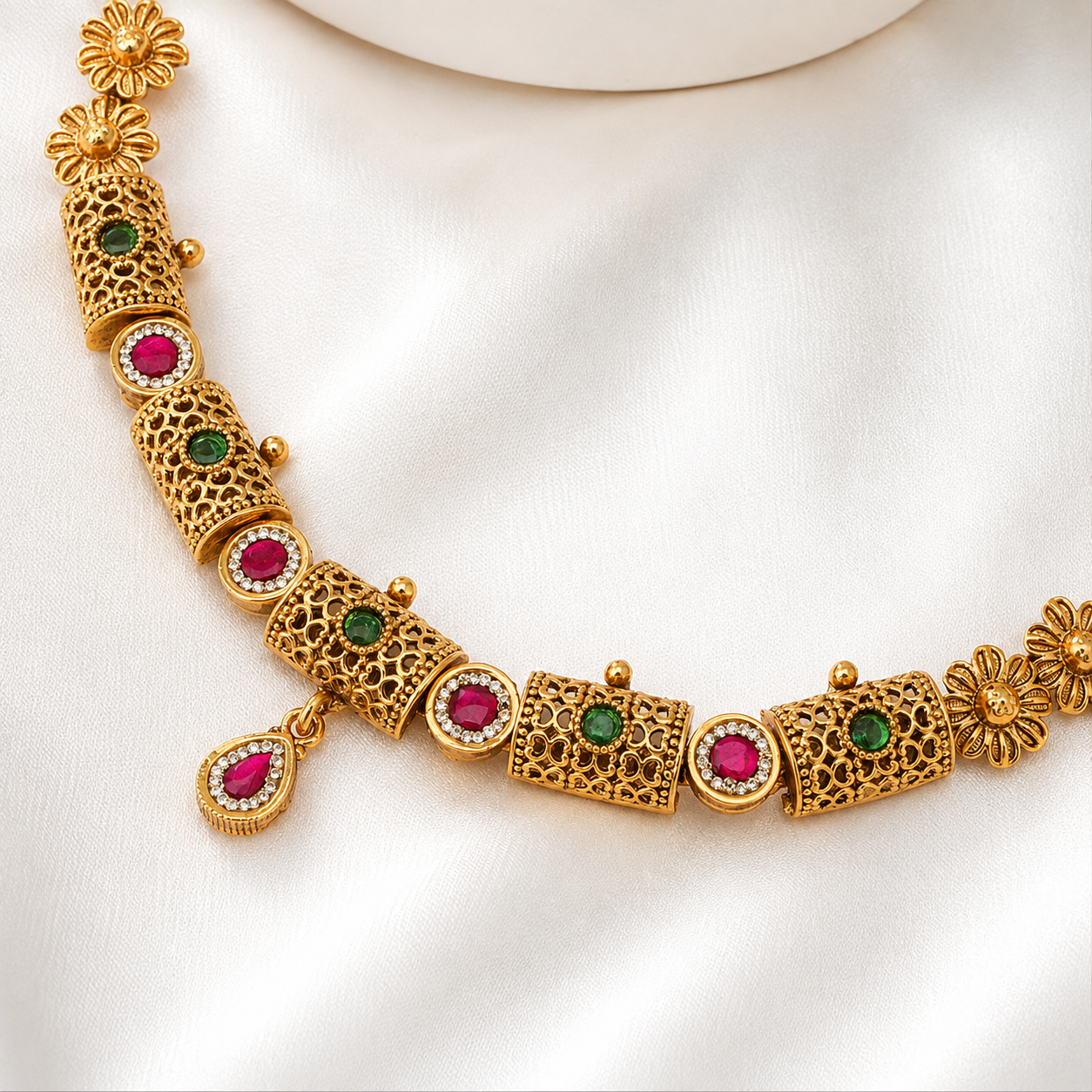 Sleek gold stone necklace set