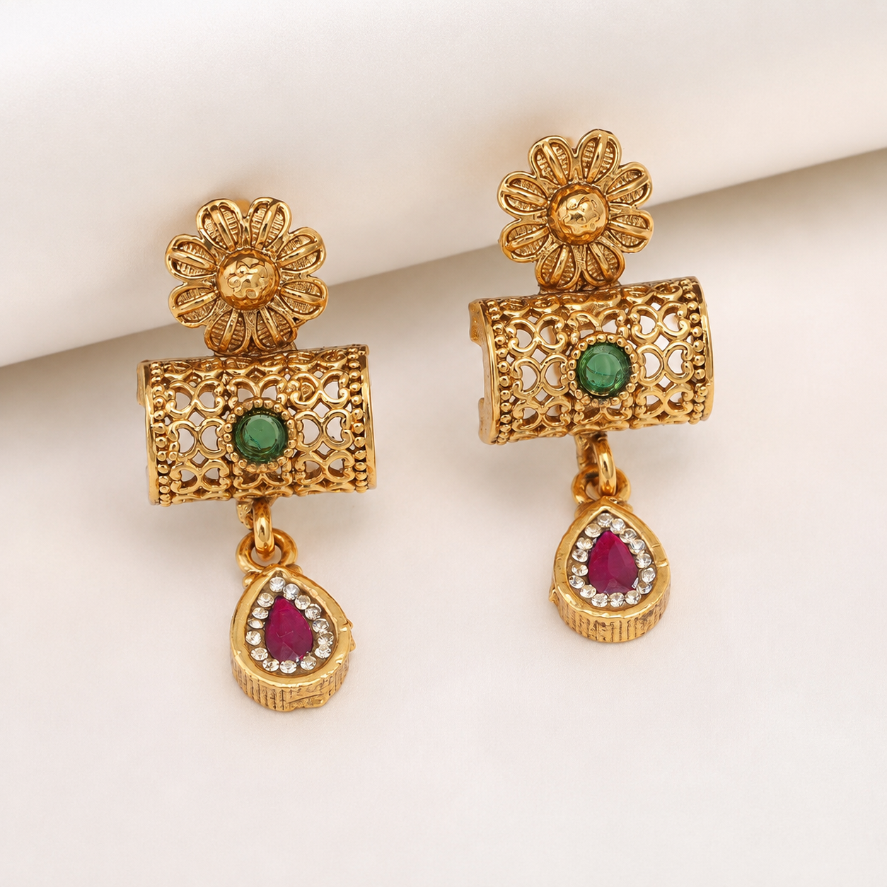Sleek gold stone necklace set