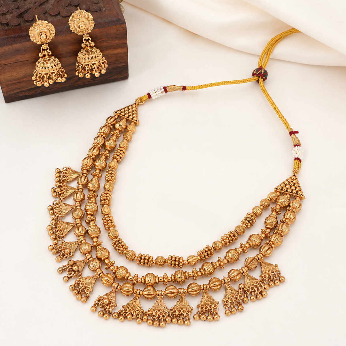 Beautiful plain gold necklace set