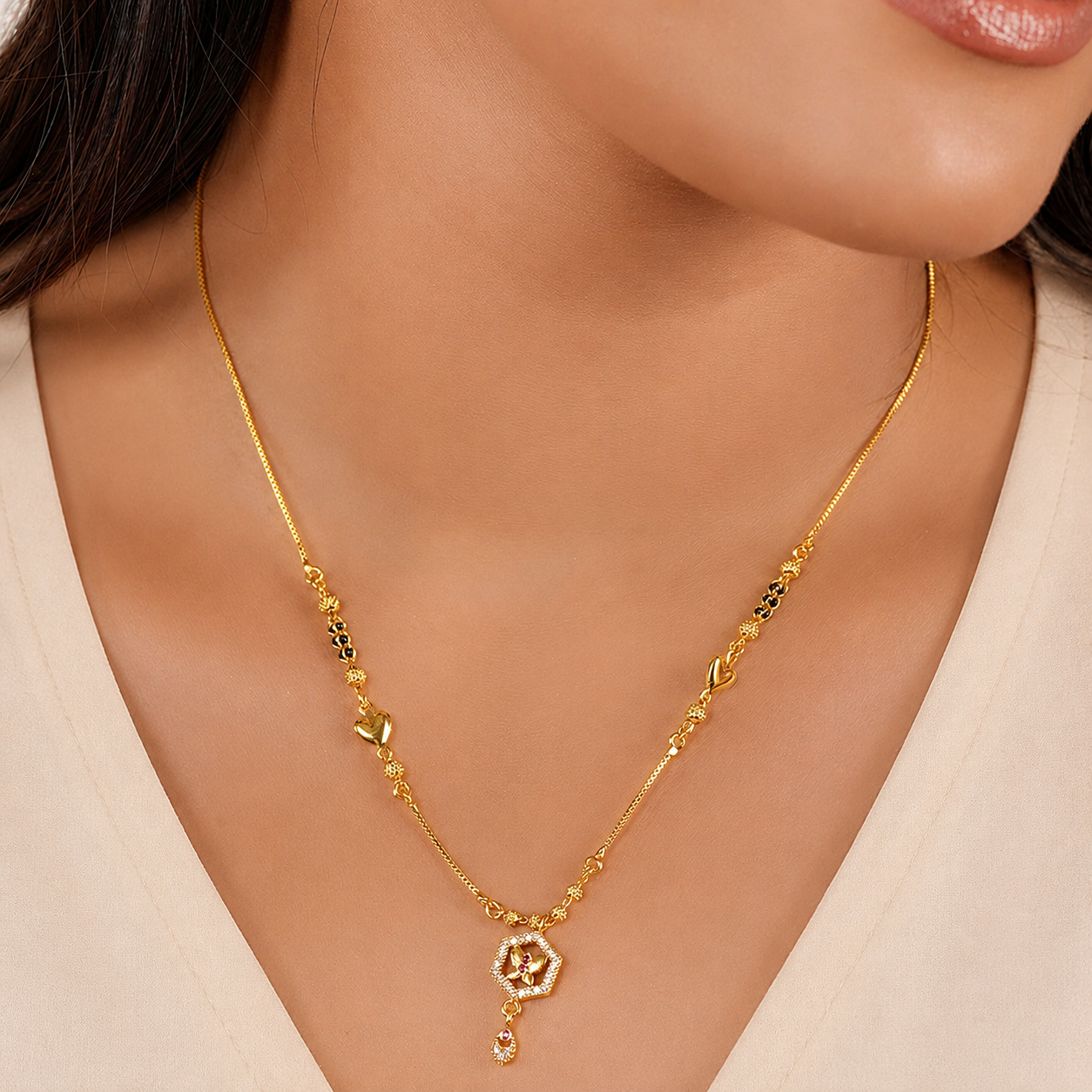 Beautiful gold plated heart mangalstura