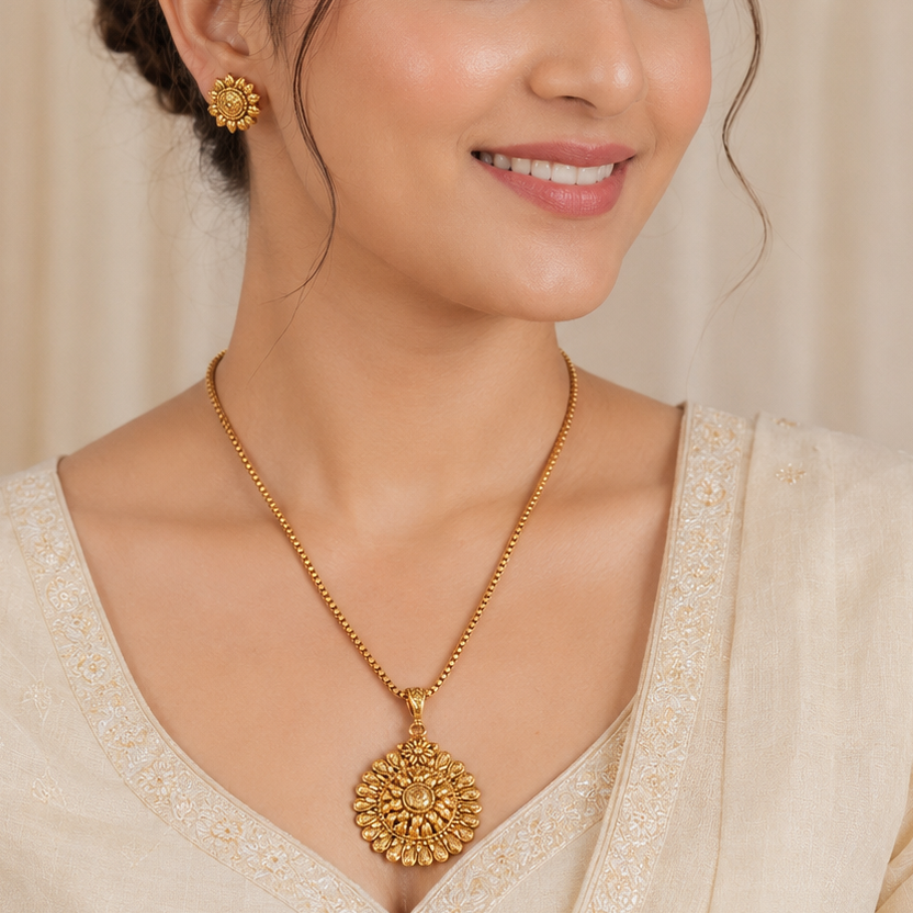 Amazing antique gold floral plain pendant set
