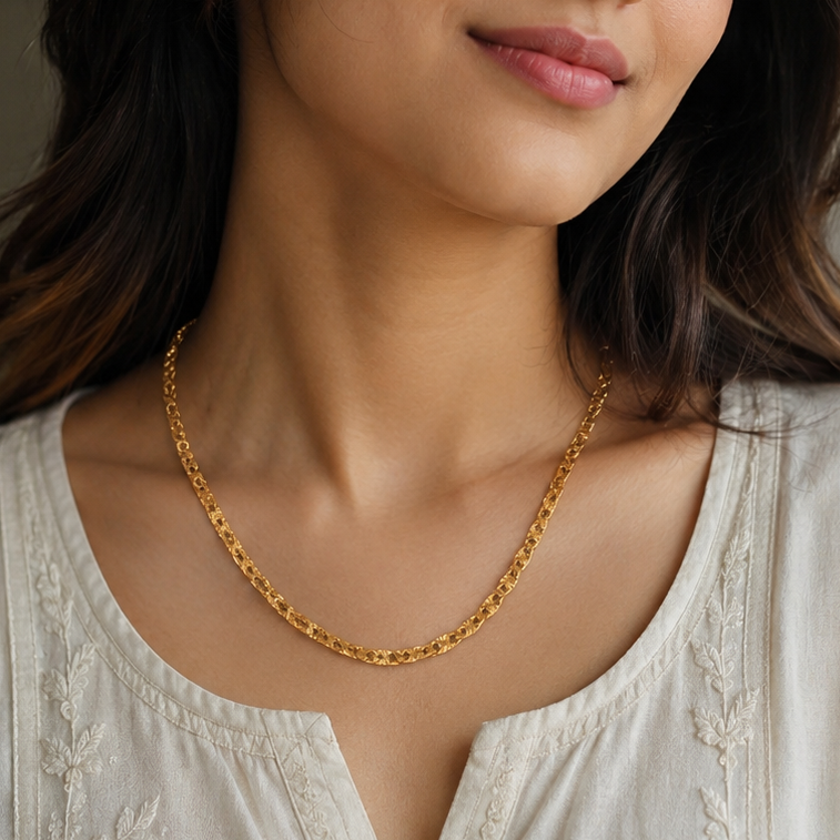 Sleek gold polish chain