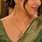 Beautiful antique gold stone pendant set