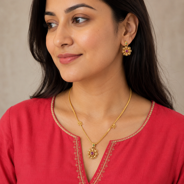 Cute floral gold pendant set