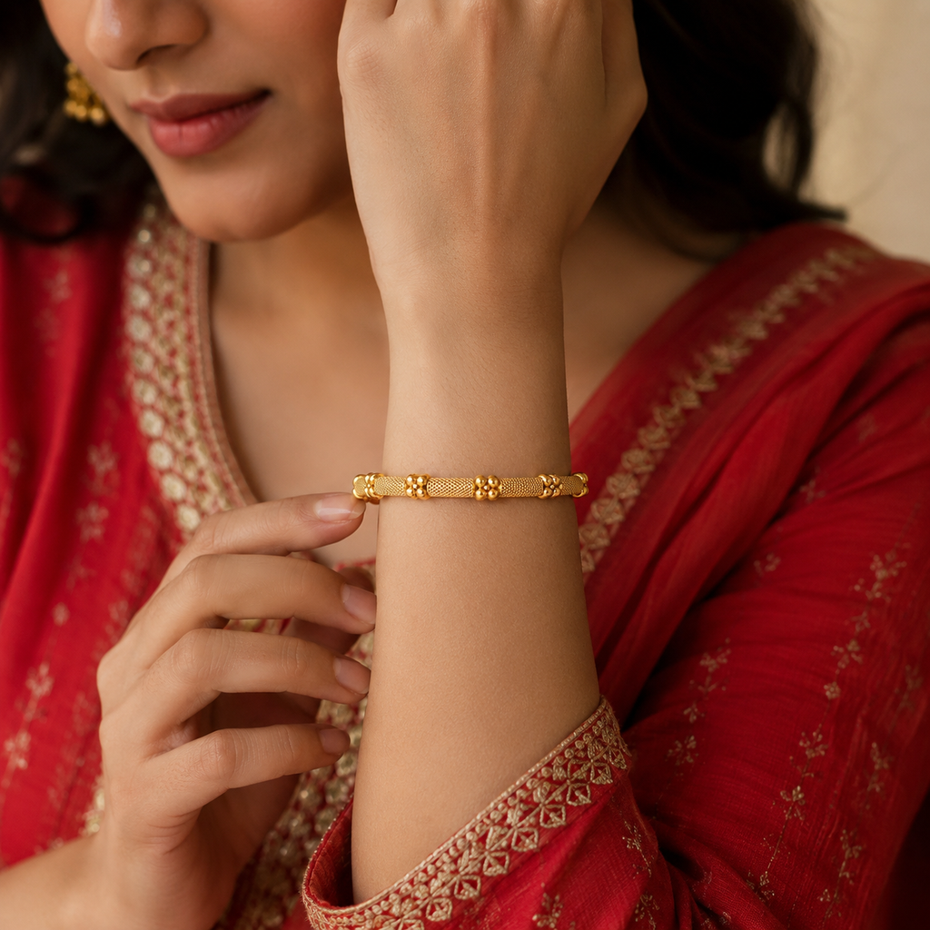 Beautiful plain gold bangle set