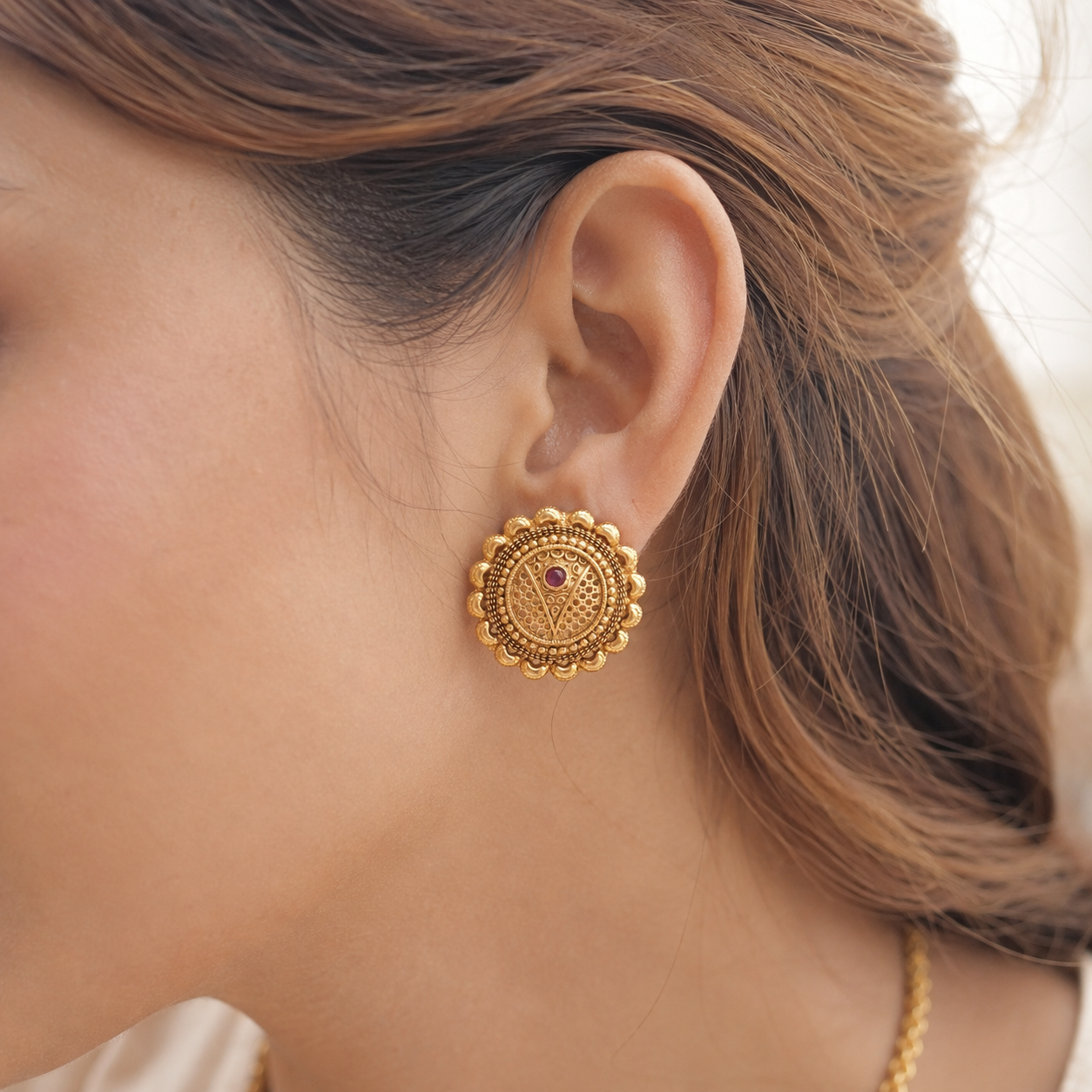 Plain antique gold stud earring for women