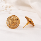 Stunning plain peacock gold stud