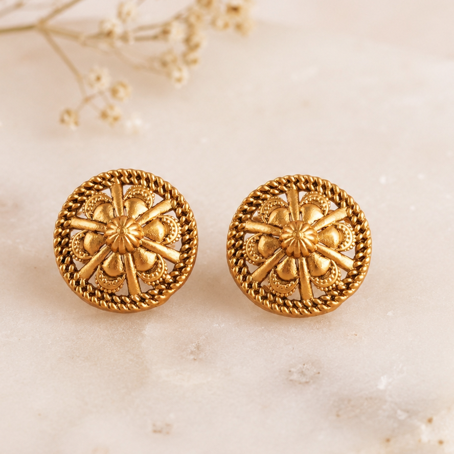 Stunning gold cute stud earring