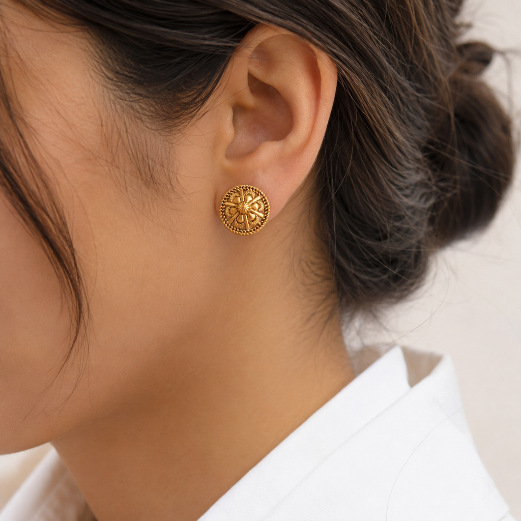 Stunning gold cute stud earring