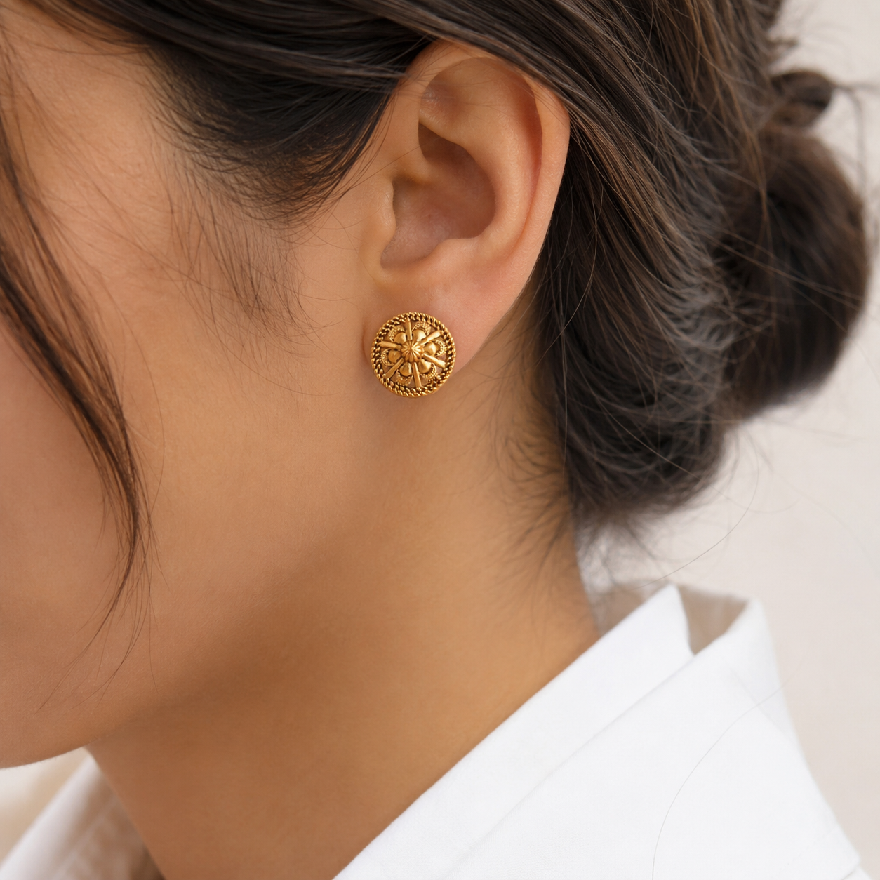 Stunning gold cute stud earring