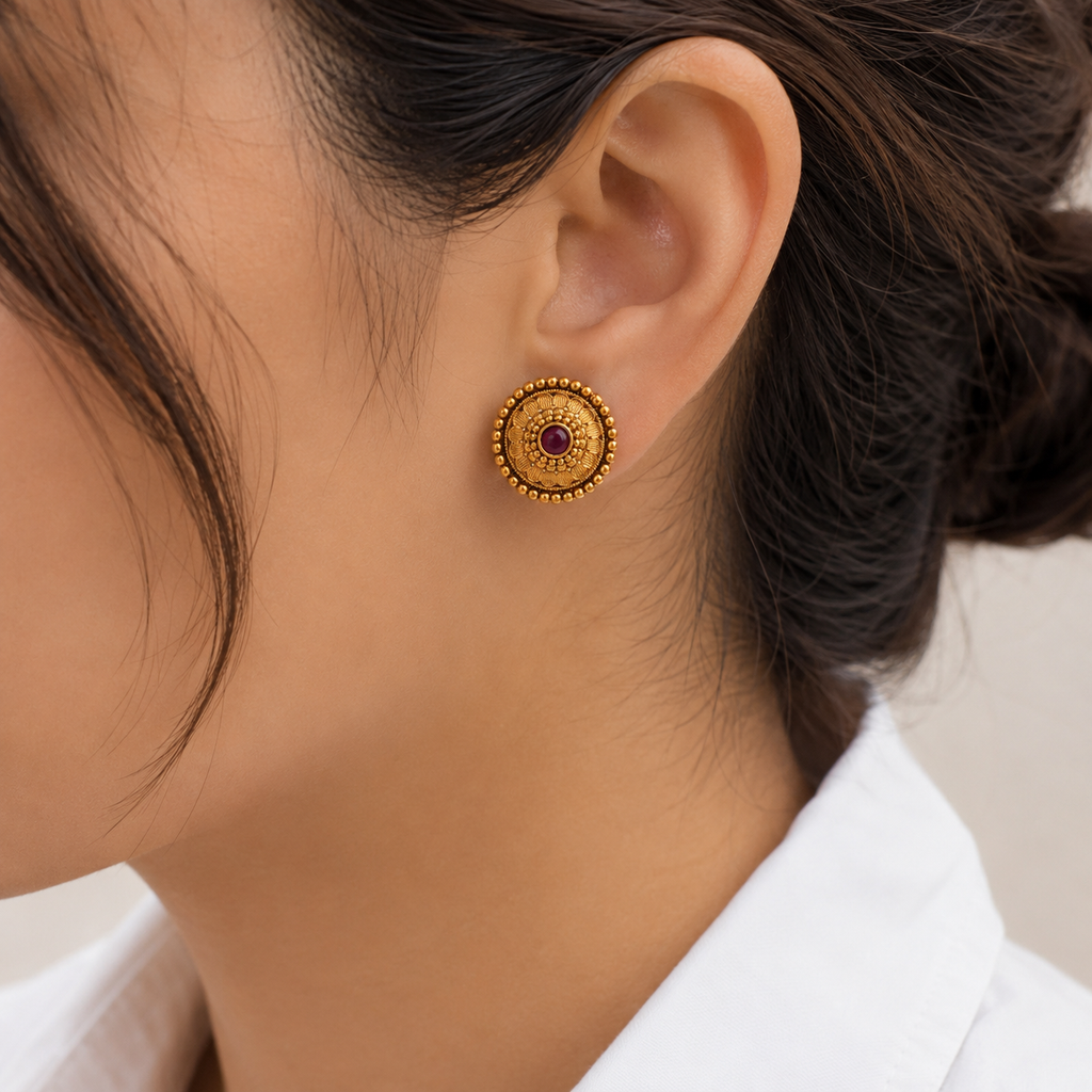Antique gold round ruby stud